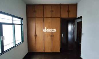 Imagem 11: Casa com 4 quartos sendo 1 suíte, disponível para locação no bairro Tocantins em Uberlândi