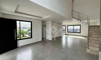 Imagem 7: Sobrado de Luxo com 3 Dormitórios e Área Gourmet: Viva a Exclusividade no Residencial Vale