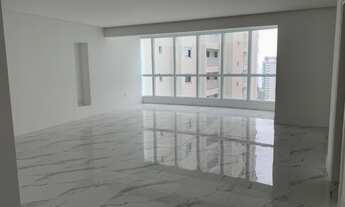 Imagem 4: Apartamento com 4 Suítes Edifício Marina Beach Towers no Centro em Balneário Camboriú