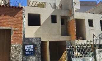 Imagem 2: Casa Geminada com Entrada Individual e 3 Quartos, Suíte e 2 Vagas no Bairro Planalto