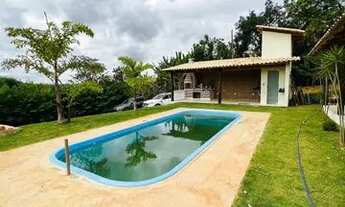 Imagem 2: Chácara recém construída com 1200m²; área gourmet, piscina e linda vista