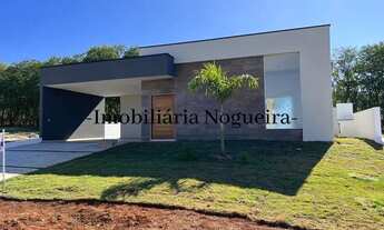 Imagem 1: Ninho Verde 1, casa com 3 dormitórios, excelente área de lazer com piscina, próximo a port