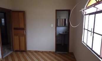 Imagem 7: Casa ampla e ainda conta com parte do lote com bastante área externa. Oportunidade