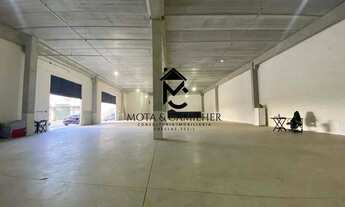 Imagem 2: Galpão amplo com estacionamento próprio para locação em Taubaté