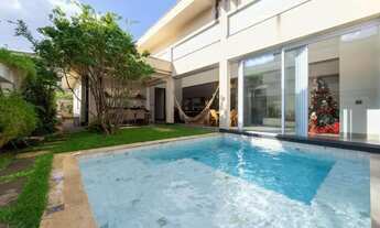 Imagem: Casa térrea mobiliada, com 210 m² privativos