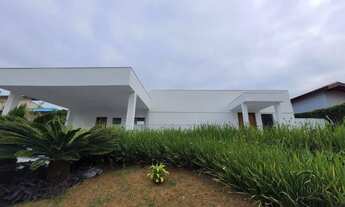 Imagem 6: Descubra o luxo e a tranquilidade em uma casa espetacular no Portal do Sabiá