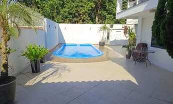 Imagem 2: Ampla casa com 4 suítes e 4 vagas de garage, piscina e área de festa espaçosa - Fazendinha