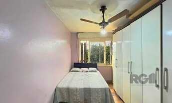 Imagem 2: Casa em Porto Alegre, no bairro Cavalhada, com 4 dormitório(s), e 4 banheiros, à