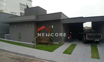 Imagem: Casa de condomínio em Rua Irene Scalli