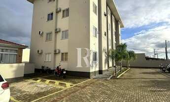 Imagem 3: Apartamento semi mobiliado para assumir financiamento com 02 dormitórios, cozinha com ilha