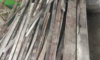 Imagem 2: Madeiras, telhados janelas...