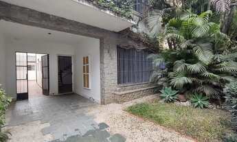 Imagem 3: Sobrado com quintal, três dormitórios, jardim e duas vagas de garagem. Próximo ao Clube Sí