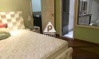 Imagem 2: Mansão em condomínio fechado espetacular com duas edículas completas independentes