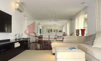 Imagem 4: Apto com 226 m2 de área útil. Quatro dormitórios, sendo 2 suítes (uma delas máster, com cl