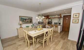 Imagem 2: Seu Refúgio dos Sonhos: Encantadora Casa à Venda no Bairro Seminário