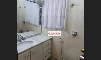 Imagem 4: Apto de 2 dormitórios com closet e 2 vagas de garagem na Aclimação