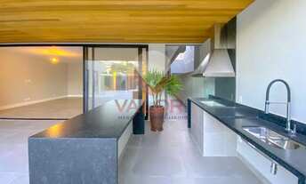 Imagem 7: Linda Casa Triplex com 380 m², 5 suítes, sendo 1 no térreo, Condomínio Blue Houses, Barra