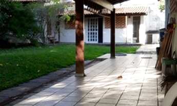 Imagem 7: Excelente casa em centro de terreno com piscina