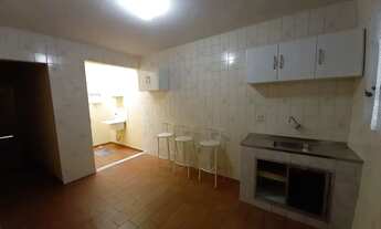 Imagem 6: Alugo excelente quitinete, com cozinha separa, área de serviço e varanda, em Nova Friburgo