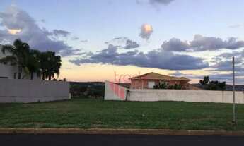 Imagem: Terreno Residencial à Venda no Bairro Royal