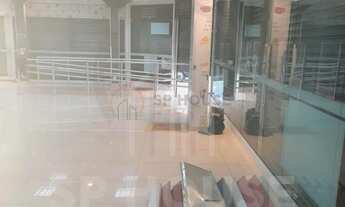 Imagem: Loja com 230 metros, vão livre, copa e