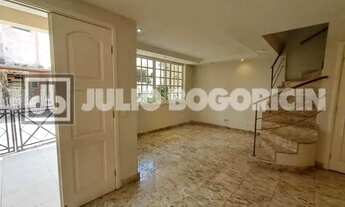 Imagem 2: CASA TRIPLEX, CONDOMÍNIO FECHADO, 2 SALAS, 3 QTS, 2 SUITES, TERRAÇO, PISCINA, CHURRASQUEIR