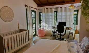 Imagem 3: Propriedade à venda no Campeche - 4 quartos - duas casas em amplo terreno de 1.000m2 - Pró