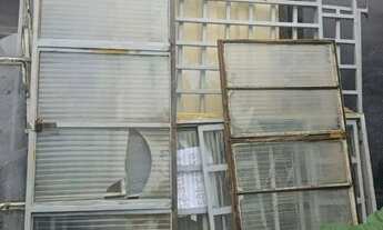 Imagem 4: Madeiras, telhados janelas...