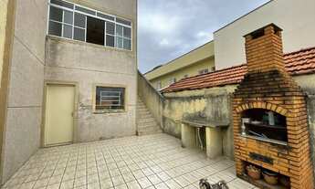 Imagem: Sobrado com amplo terreno e quintal com