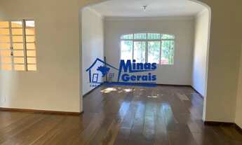 Imagem 7: CASA TÉRREA DE LOTE INTEIRO NO JARDIM DAS INDÚSTRIAS! 4 DORMITÓRIOS (SENDO 1 SUÍTE), SALA