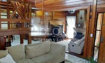 Imagem 5: Casa de madeira no Aruã com 3 suítes