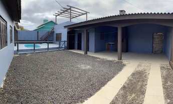 Imagem 2: Casa beira mar de 4 dormitórios, 3 vagas e piscina aquecida por R$ 298.000