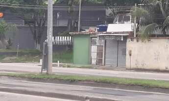 Imagem 3: A Lojas em frente ao BRT Magarça