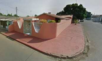 Imagem: Casa de Esquina na Av. Principal do Jardim