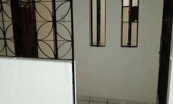 Imagem: Casa com 2/4 Sala Cozinha e Baheiro