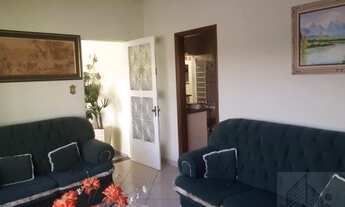 Imagem 2: Casa para Venda em Taubaté, Estiva, 3 dormitórios, 2 suítes, 1 banheiro, 3 vagas