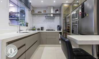 Imagem 2: VENDA - Sobrado mobiliado com 2 suítes (ambas com sacada), 1 vaga de garagem coberta, no b