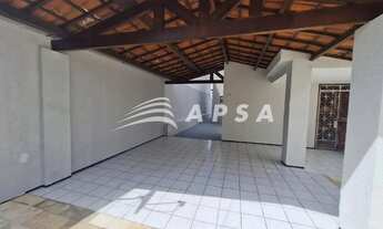 Imagem 3: EXCELENTE CASA COM 200 M2, GABINETE, 04 QUARTOS SENDO 03 SUITES PROX. AV. OLIVEIRA PAIVA