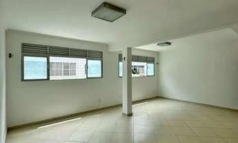 Imagem 2: Imóvel para venda possui 110 metros quadrados com 3 quartos em Petrópolis - Natal - RN