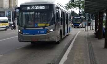 Imagem 2: Studio-Kitnet mobiliada com minicozinha- Ao lado trem/metrô Socorro