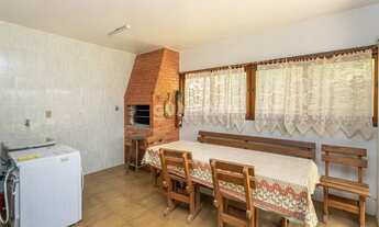 Imagem 2: Casa para venda possui 212 m², com 4 quartos 4 vagas - em Jardim do Salso - Porto Alegre