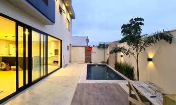 Imagem 11: Casa de esquina, com uma volumetria encantadora, são 4 vagas sendo 2 cobertas