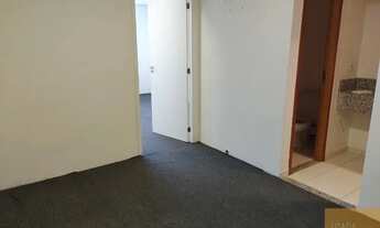 Imagem 2: Sala comercial 42 m² , ótima localização , carpetado , 02 banheiros. ÓTIMA OPORTUNIDADE!