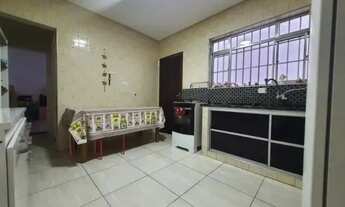 Imagem 2: Casa para venda com 185 metros quadrados com 2 quartos e vaga