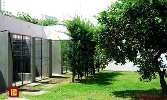 Imagem 7: Oportunidade no Village!! Casa com amplo terreno em alvenaria revestida em madeira