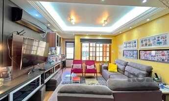 Imagem 4: Casa em Porto Alegre, no bairro Ipanema, com 4 dormitório(s), e 4 banheiros, à venda