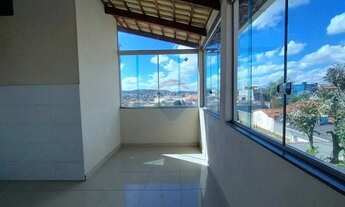 Imagem 2: Exuberante casa com 5 quartos, sendo uma suíte, 2 banhos, terraço maravilhoso, sala, cozin