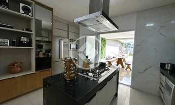 Imagem 7: Casa térrea, 4 suítes, amplo quintal gramado com piscina no Condomínio do Lago. codigo: 12