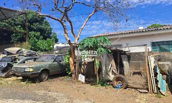 Imagem 5: Casa comercial disponível para venda no bairro Osvaldo Rezende em Uberlândia - MG