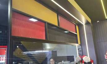 Imagem 6: Vendo hambúrgueria/restaurante dentro do muffato